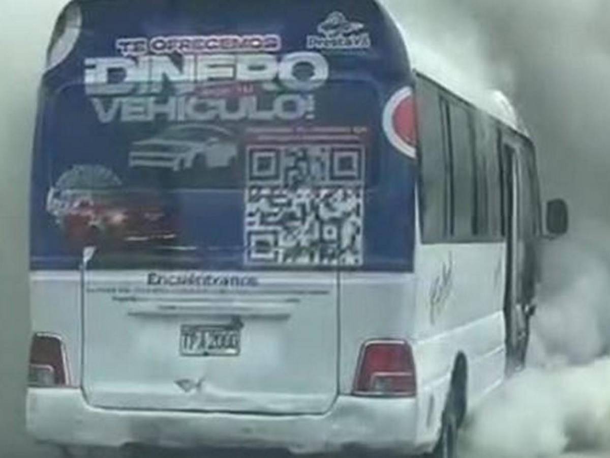 Motociclista quedó envuelto en llamas al explotar su moto tras choque con bus en SPS