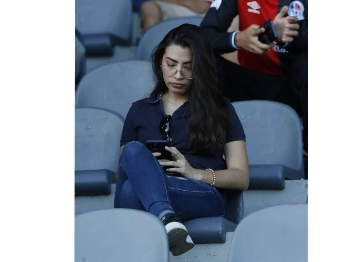 Bellas chicas del Olimpia llenan el Morazán para clásico ante el Real España