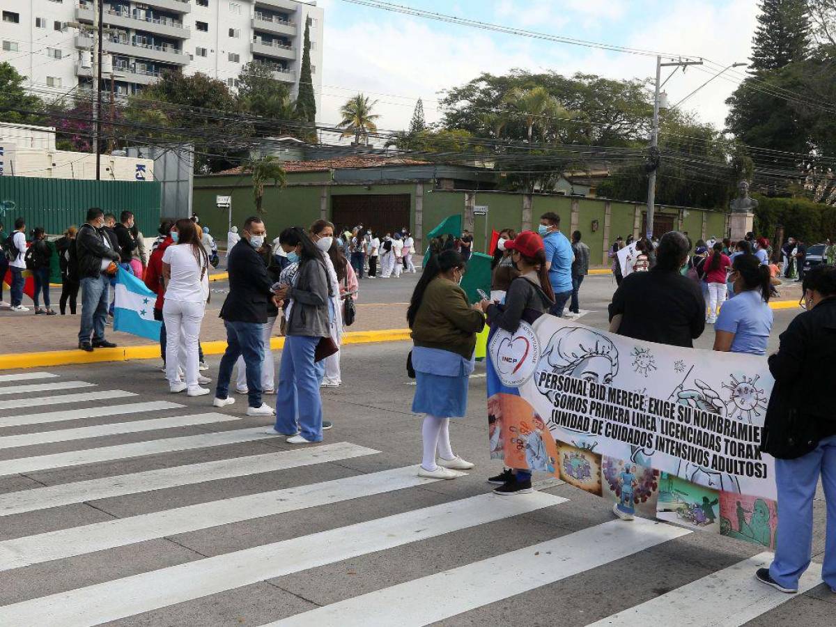 Ministro Matheu asegura que ya le pagó al personal médico