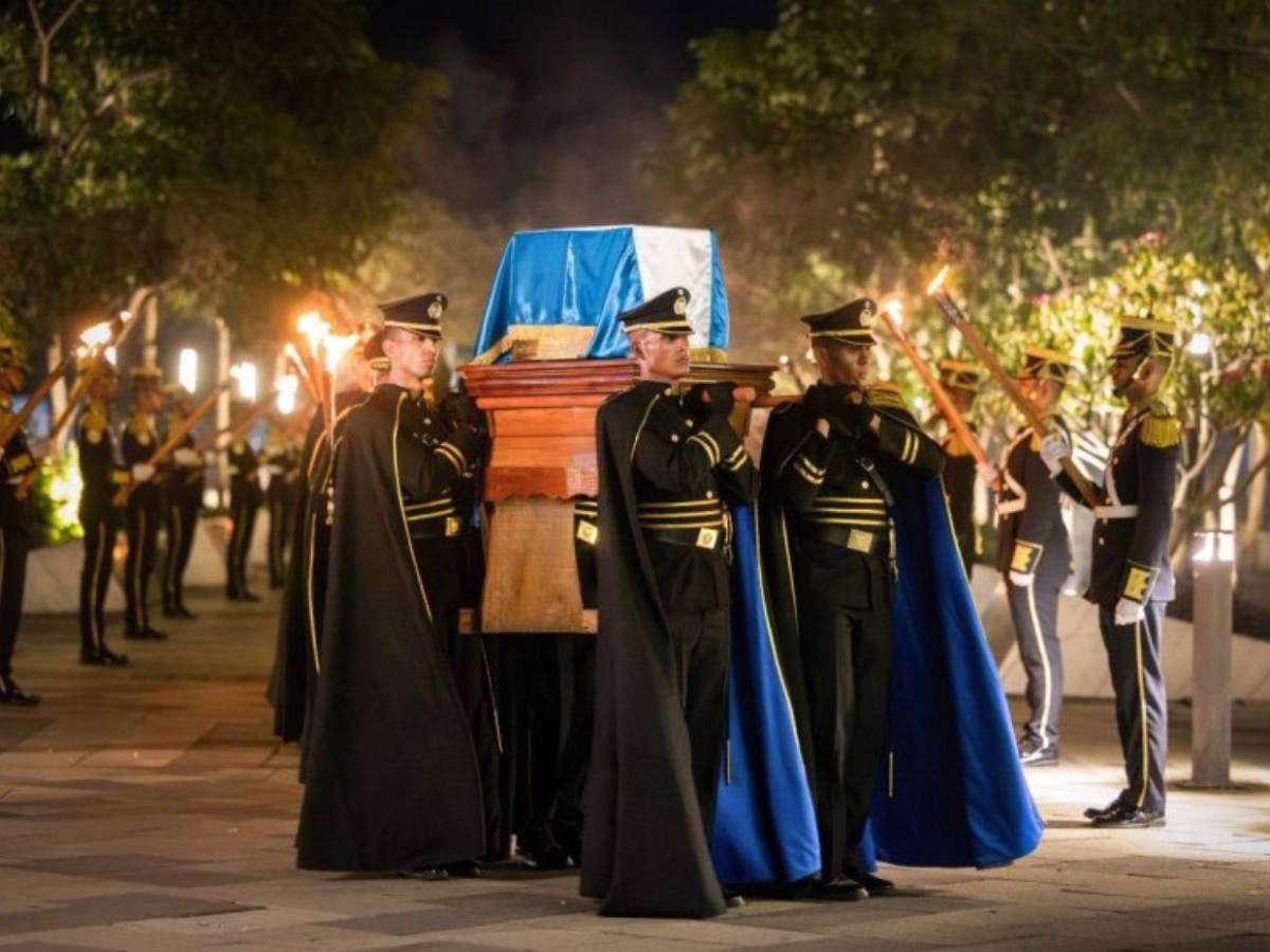 Orden de Bukele: Así fue el traslado de los restos de Francisco Morazán a un mausoleo