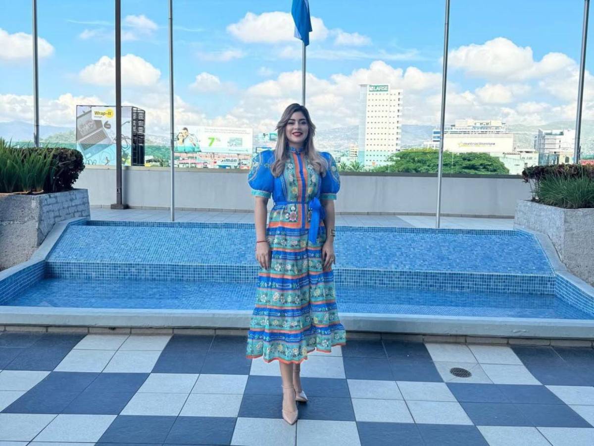 ¿Quién es Suyen Muñoz, la mujer a la que besó Luis Redondo en el Congreso?