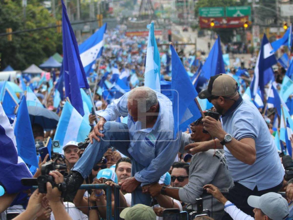 Las mejores 14 fotos de la movilización del Partido Nacional en Tegucigalpa