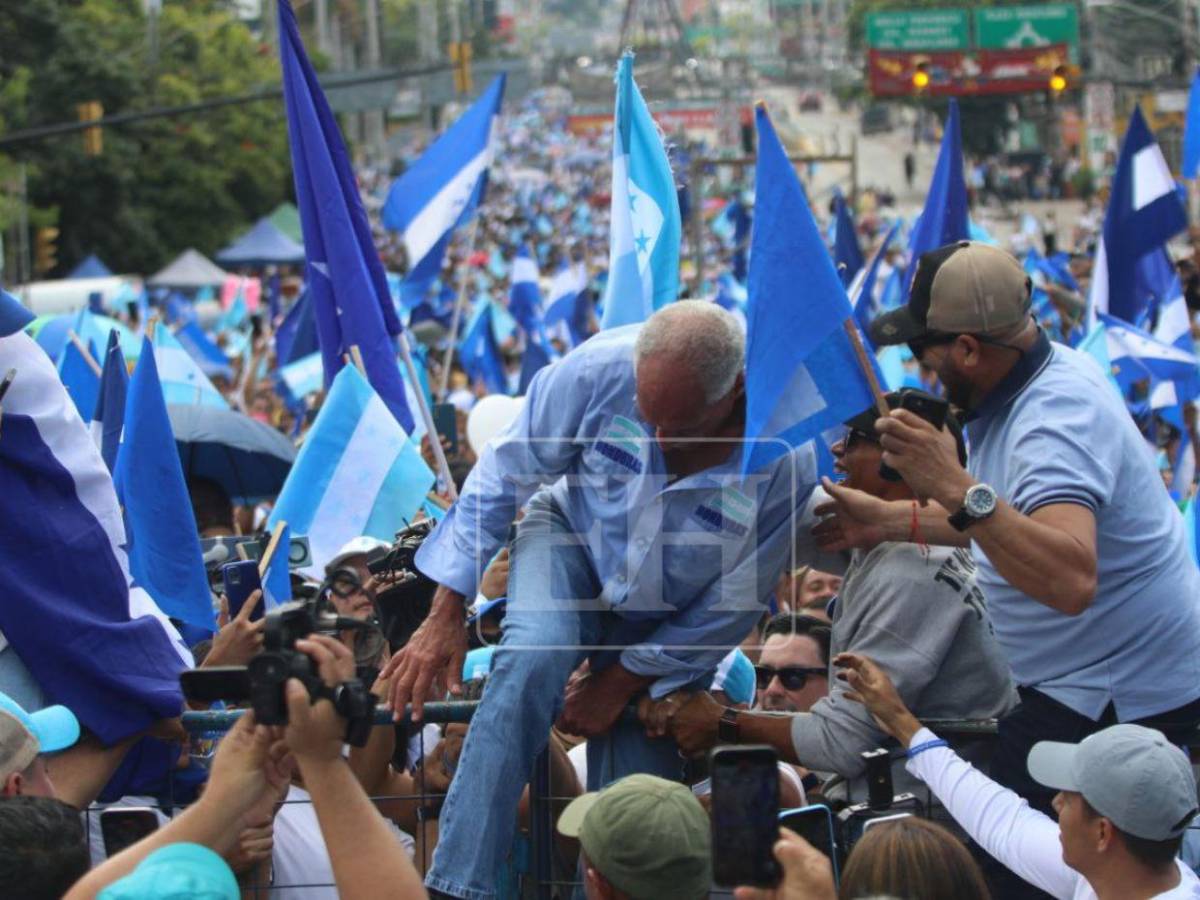 Las mejores 14 fotos de la movilización del Partido Nacional en Tegucigalpa