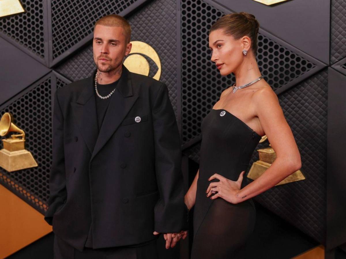 Plumas, transparencias y brillos: los protagonistas de la alfombra roja de los Grammys 2026