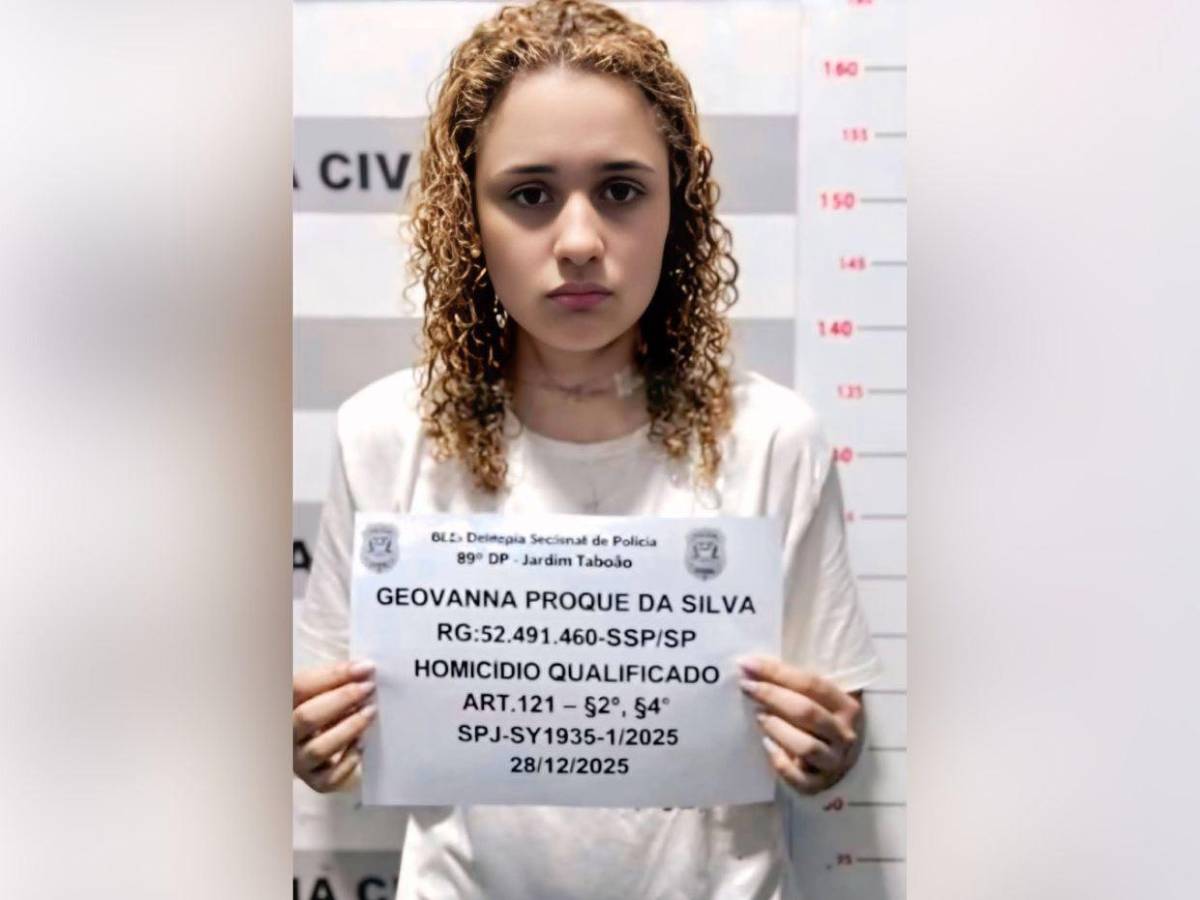 Joven atropella y mata a su prometido y amiga de él por celos en Brasil