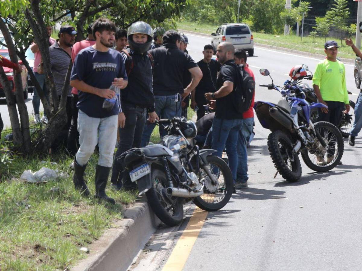 Hombre no usó puente peatonal y provocó la muerte de motociclista: así fue el accidente en el anillo periférico