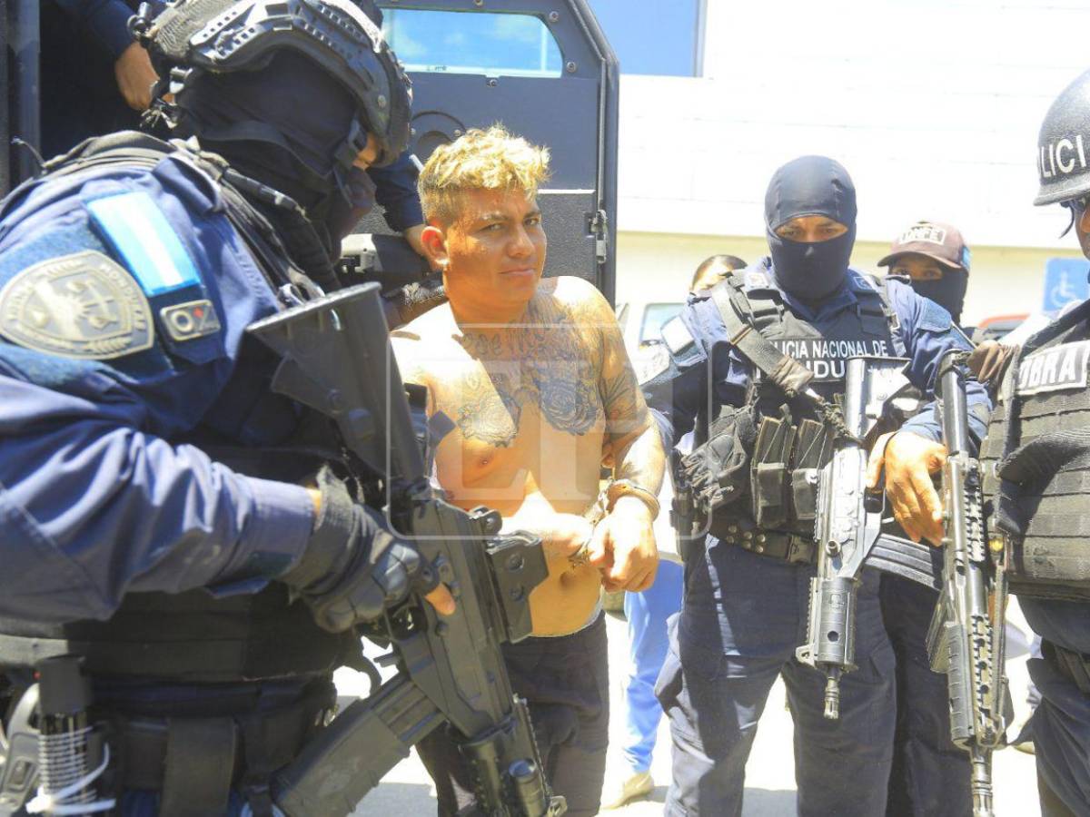 Supuesto líder de “La Kleivona” llega herido a la DPI y niega ser delincuente