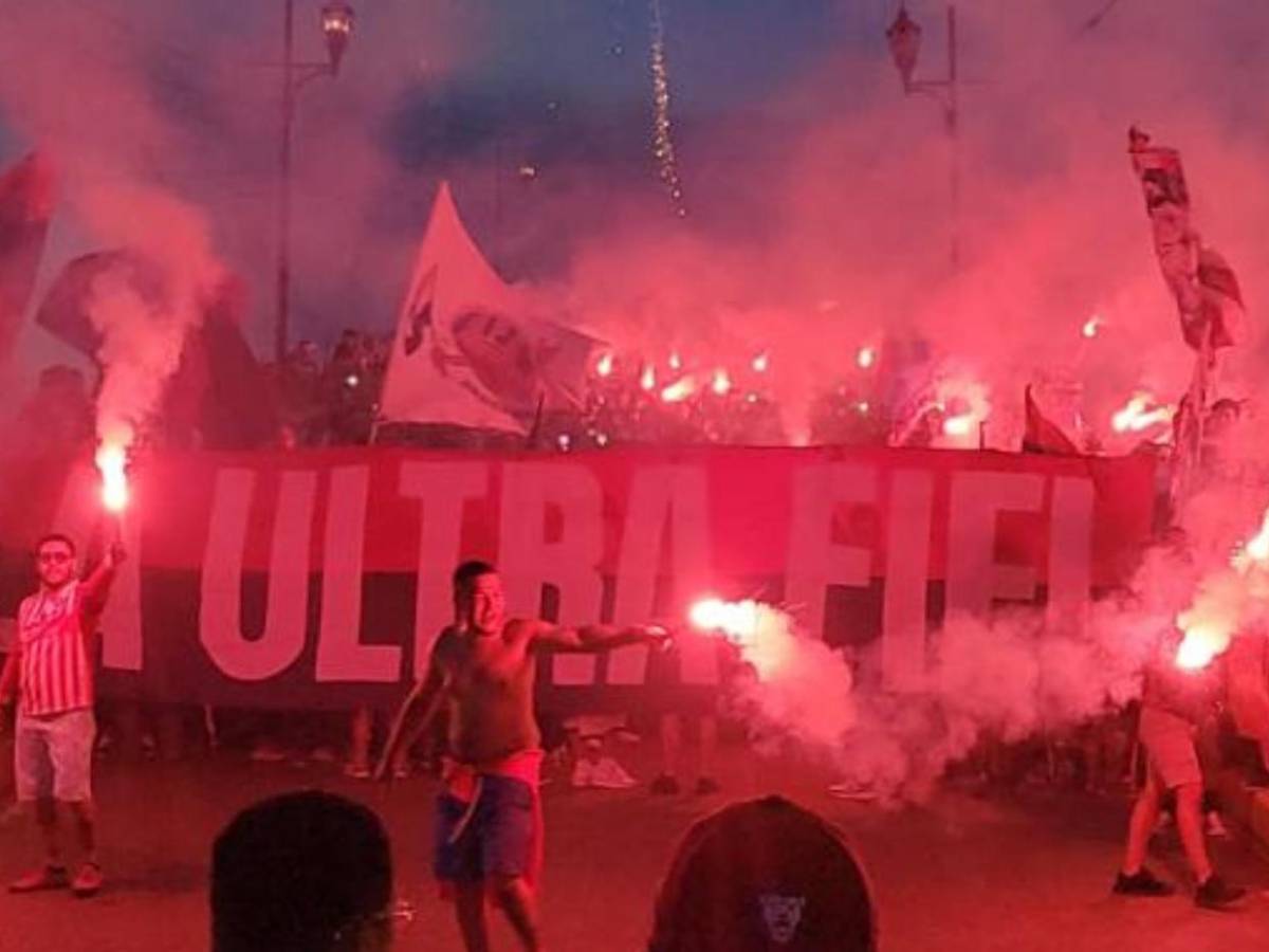 La imponente llegada de la Ultra Fiel al Nacional para partido de Olimpia ante Cartaginés