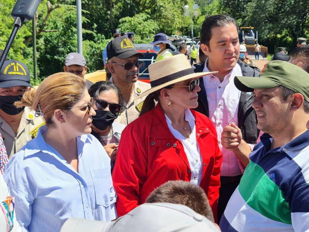 La presidenta Xiomara Castro recorre zonas afectadas por lluvias en Valle de Sula