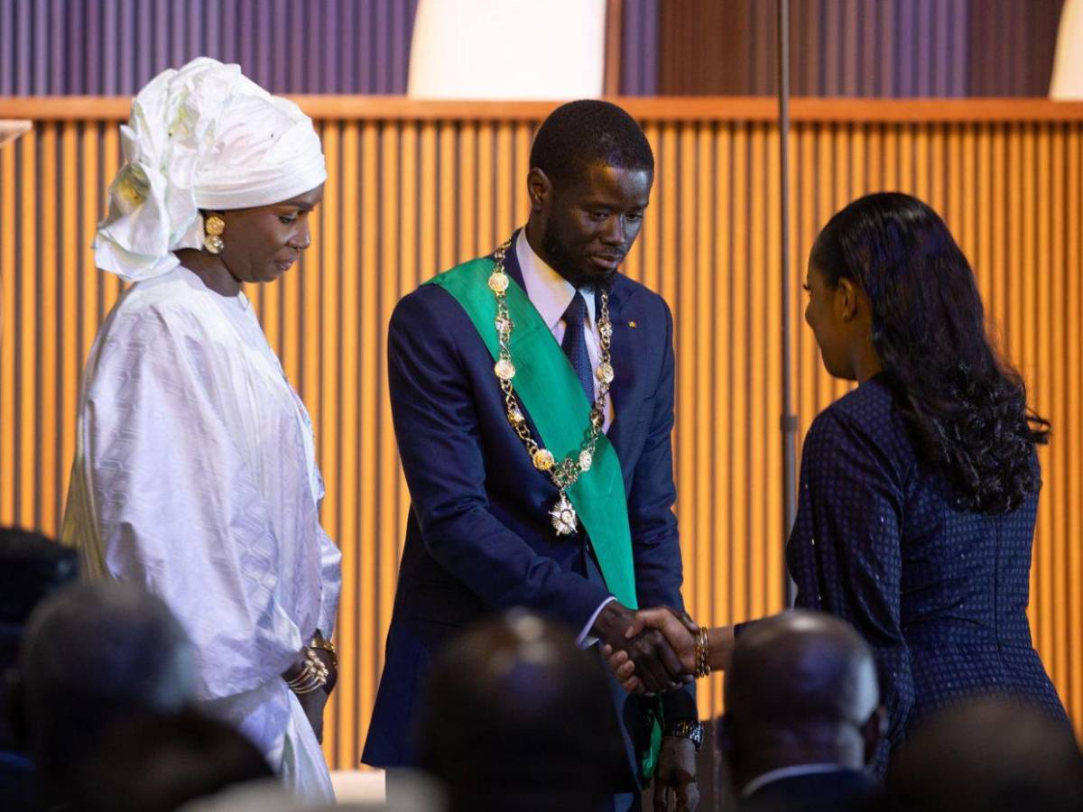 Celebró el título de Senegal en la Copa Africana junto a sus dos esposas: “Siempre están a mi lado