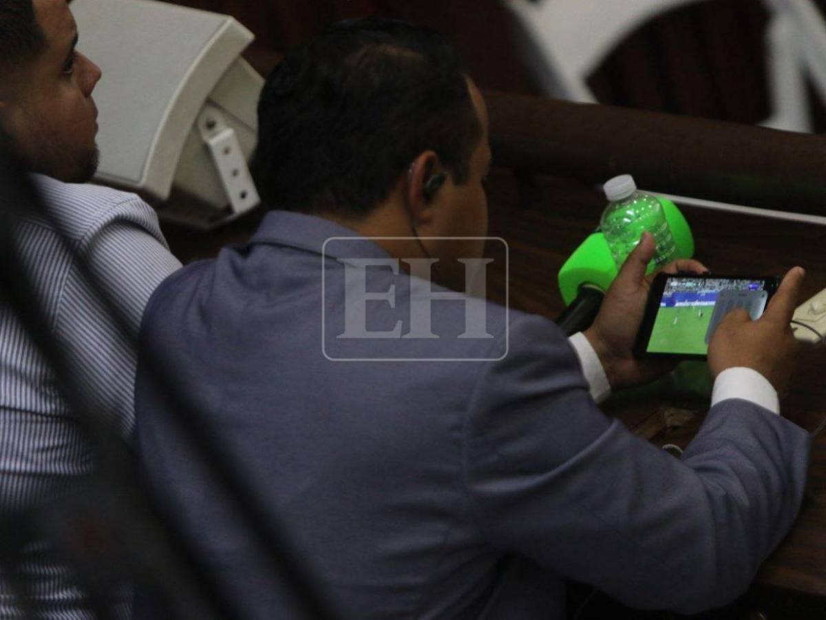 Sesión del CN se realizó con diputados y periodistas viendo a Messi y Argentina en el Mundial