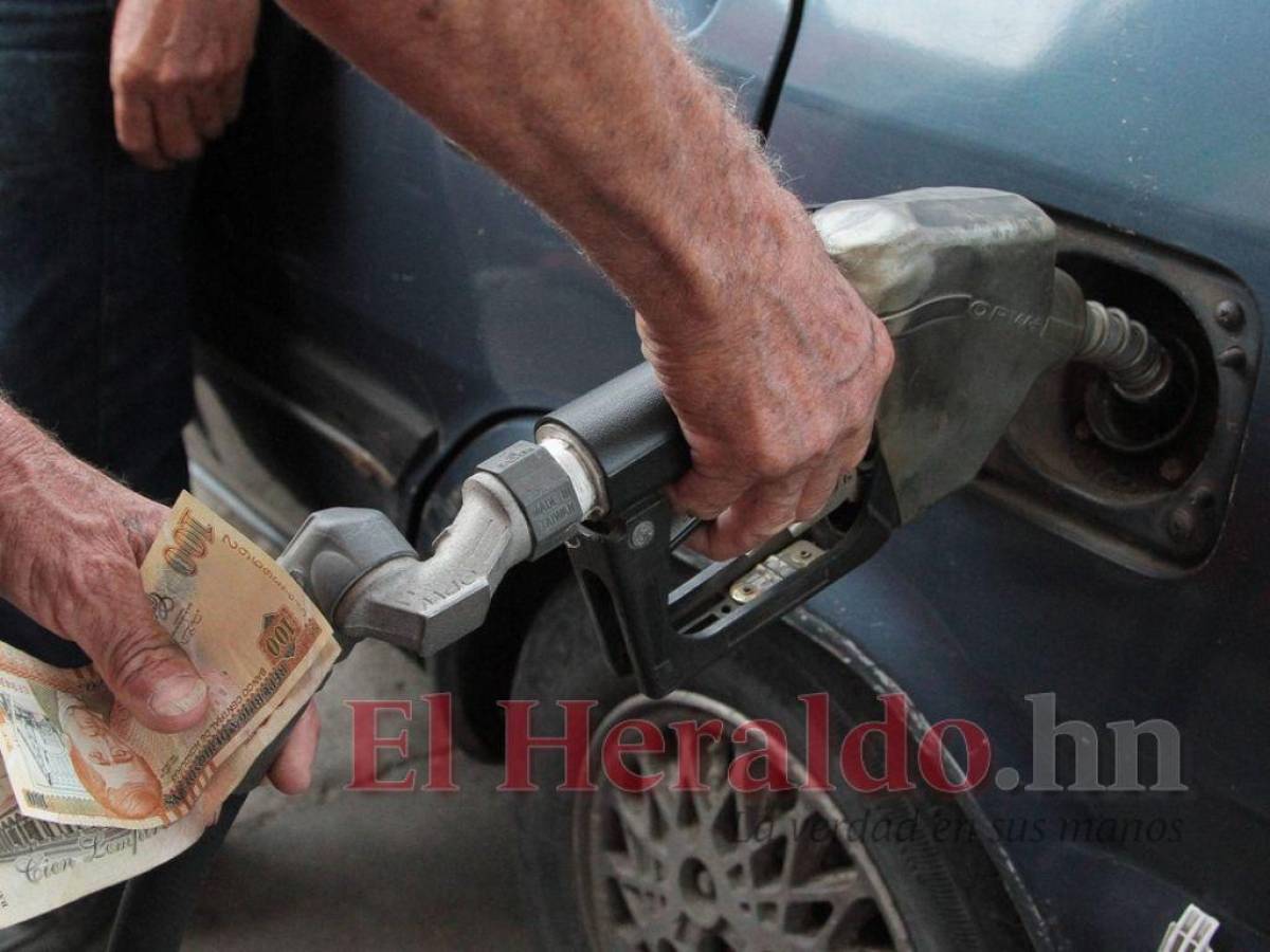 Honduras mejora en ranking de precios de combustibles de CA: ¿qué lugar ocupa?