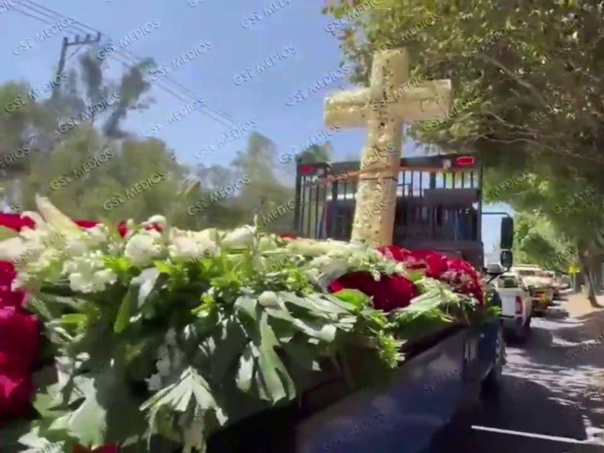 Ataúd de oro, música regional y mucha seguridad: así fue el entierro de El Mencho