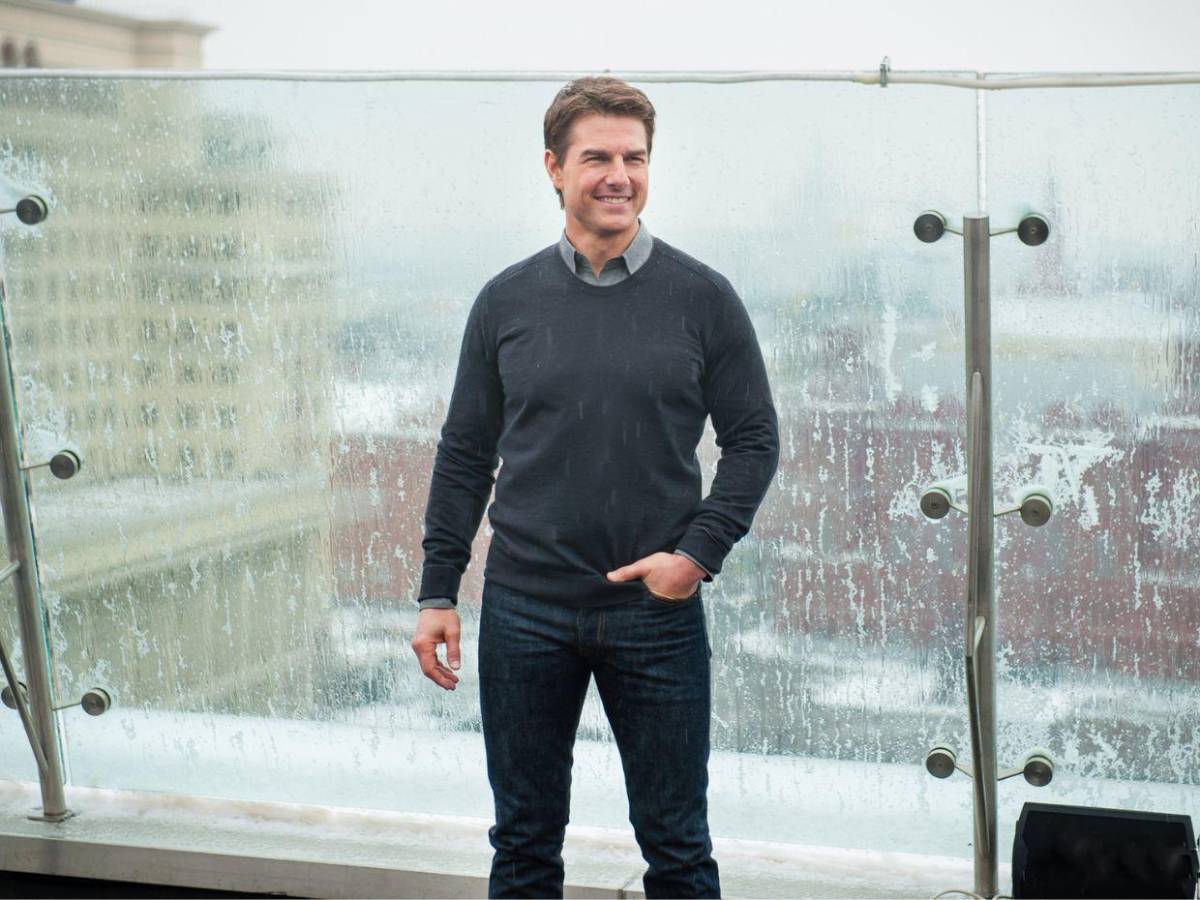 Tom Cruise llega a los 63 años, sin delegar el riesgo ni ceder su lugar en Hollywood