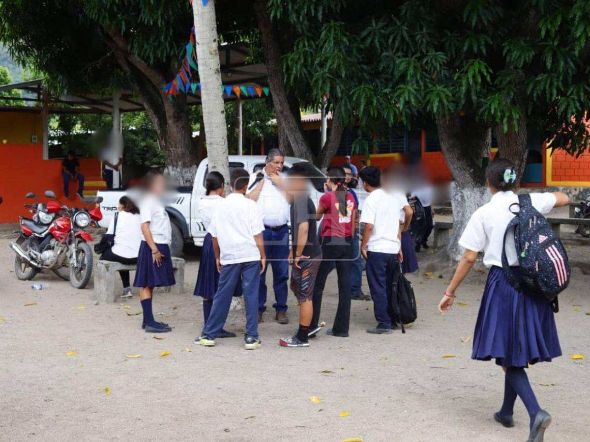 “Yo le dije que grabara; ella me golpea a la niña porque andaba el teléfono: madre de estudiante que grabó a maestra en Yoro