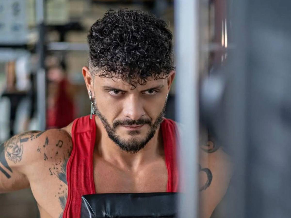 De albañil a bailarín: Rodrigo Jara, el “diablo” en el video musical “Dolce” de Cazzu