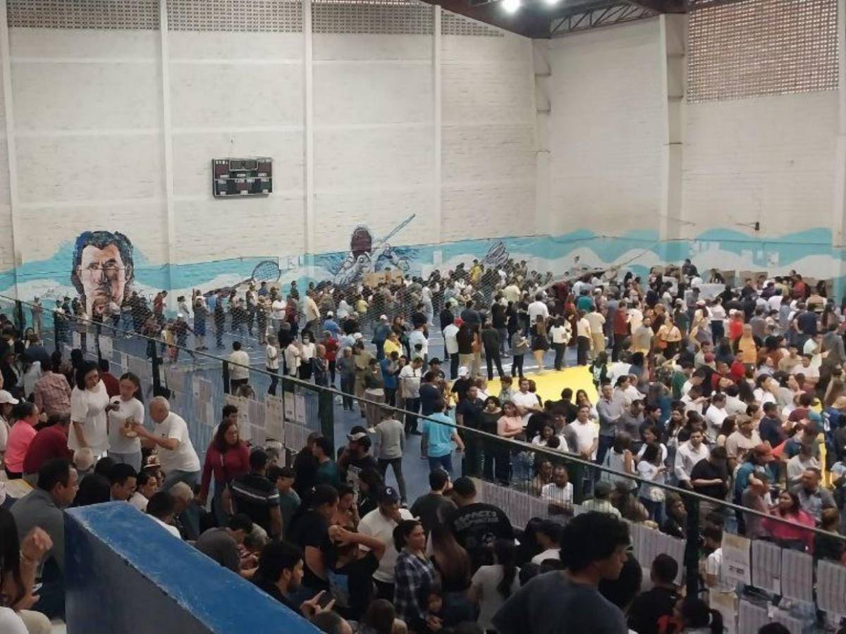 Masiva afluencia de votantes se reporta en la Villa Olímpica y otras zonas de la capital