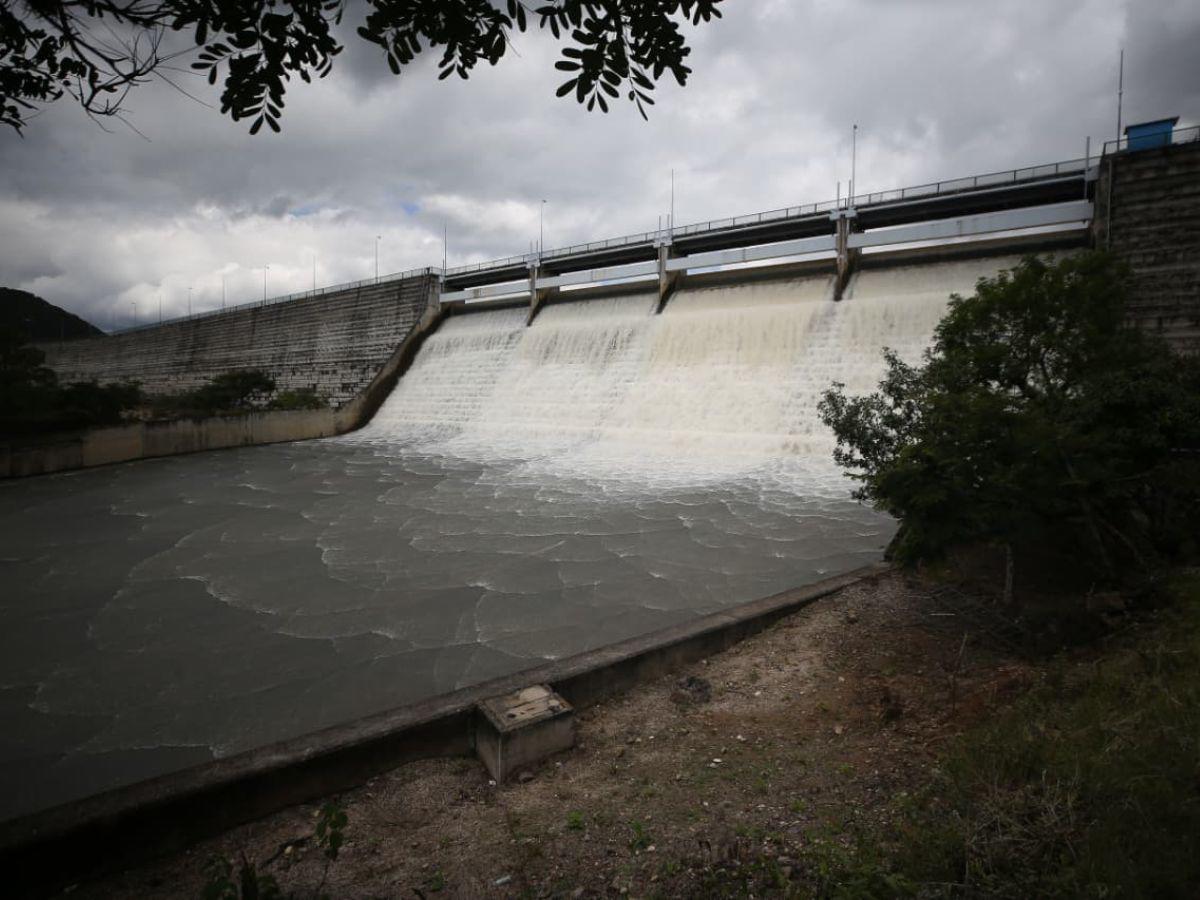 Tras fuertes lluvias, represas Los Laureles y Concepción alcanzan sus niveles máximos