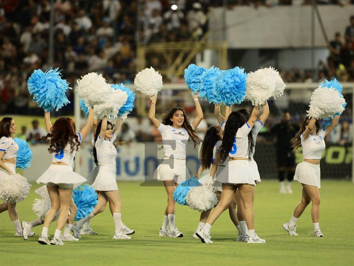 Hermosas y coordinadas:  así lucieron las pomponeras de la Selección de Tiktokers de Honduras