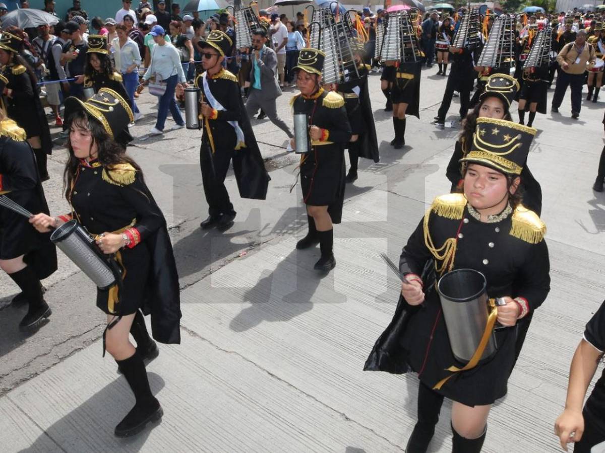 Patriotismo y creatividad, los mejores trajes de las bandas en los desfiles patrios Honduras 2025