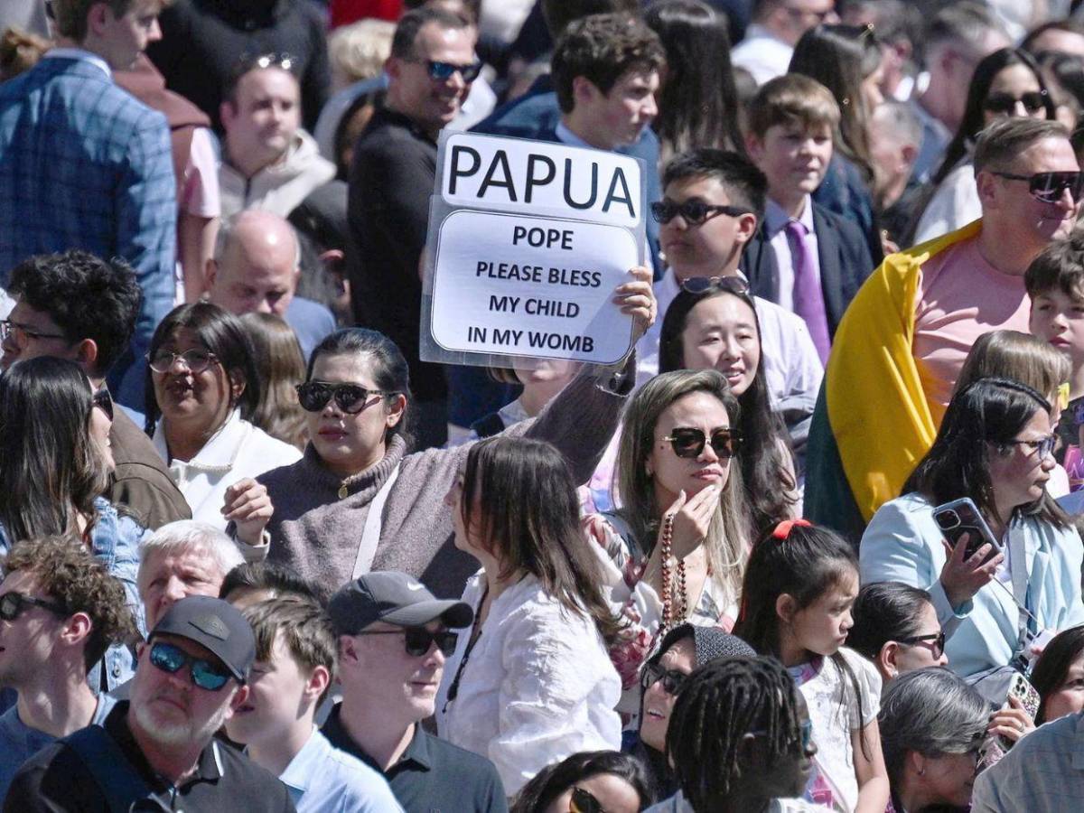Papa León XIV preside multitudinaria misa de Pascua