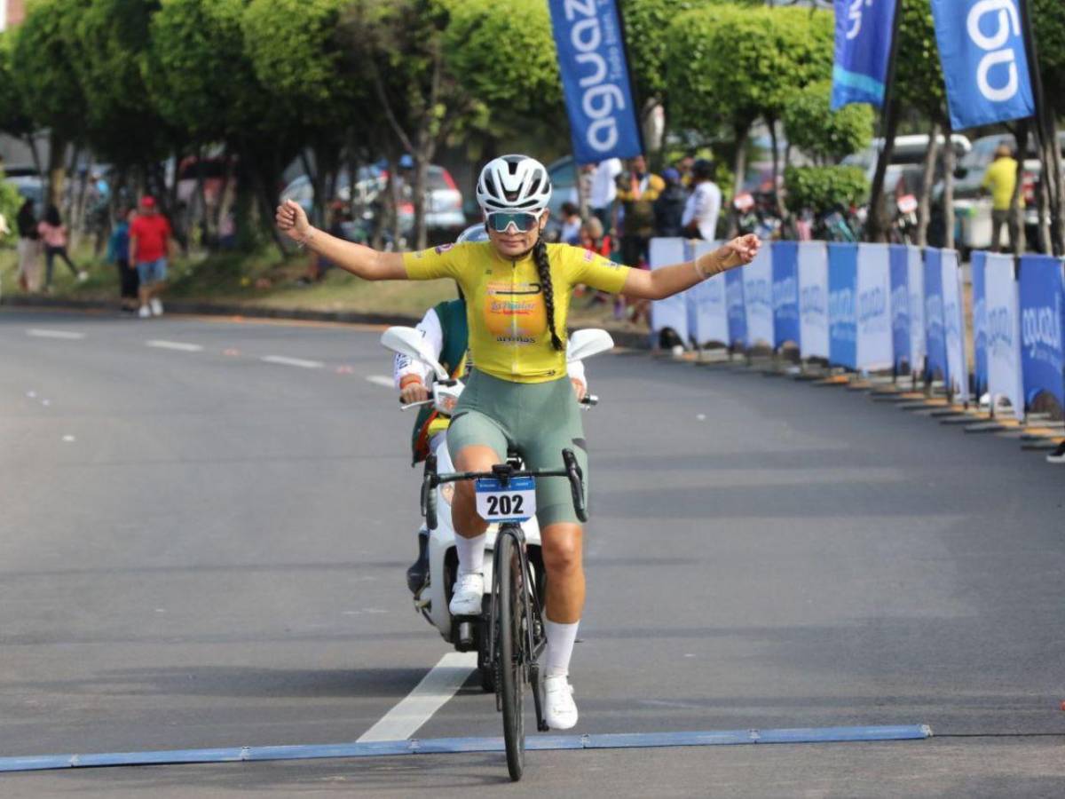 Karen Amaya se convierte en la bicampeona de la élite femenina en la Vuelta EL HERALDO 2025