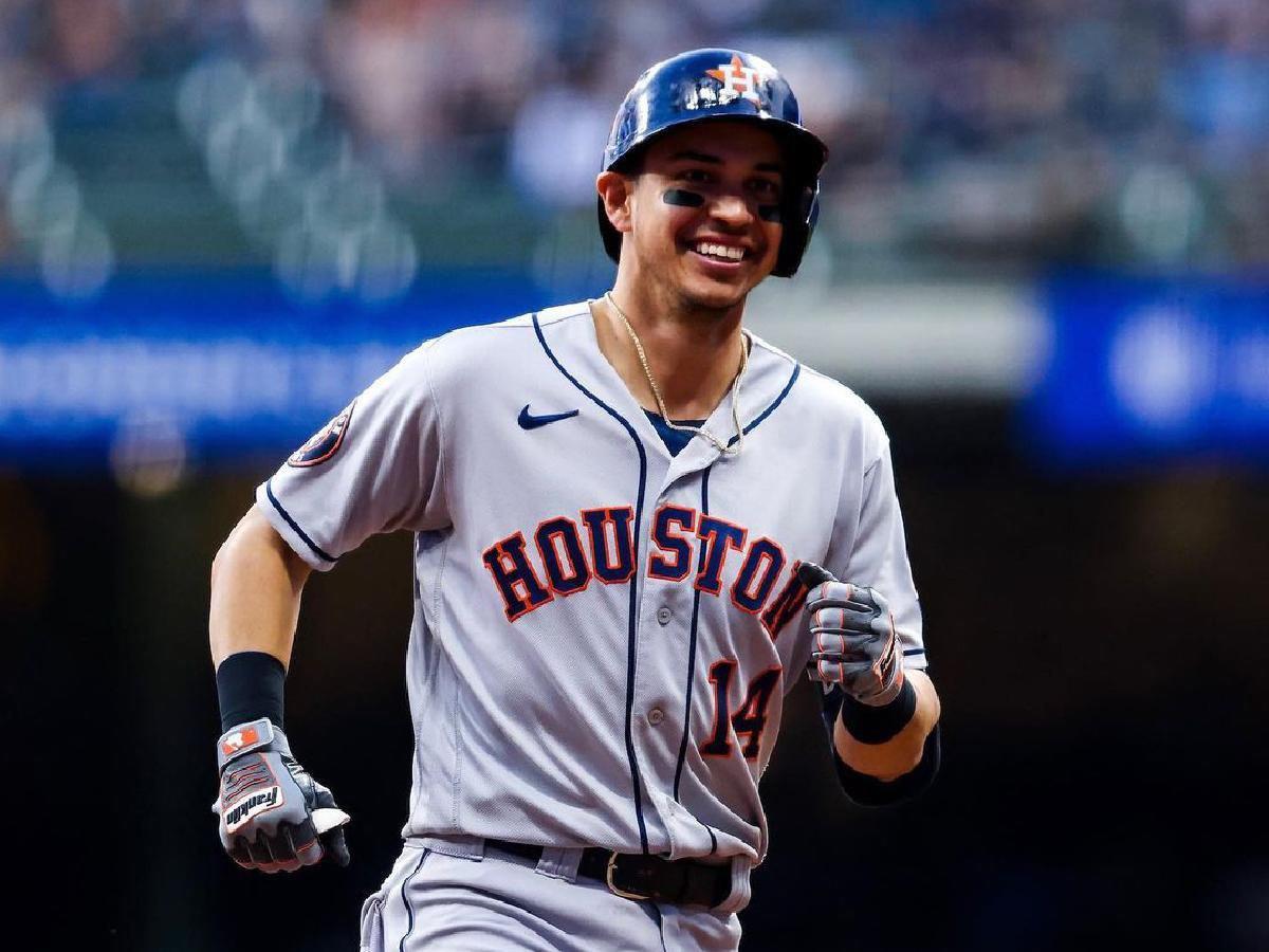 ¿Cuánto cobrará Mauricio Dubón en 2024? ¡Ganó el arbitraje a los Astros de Houston!