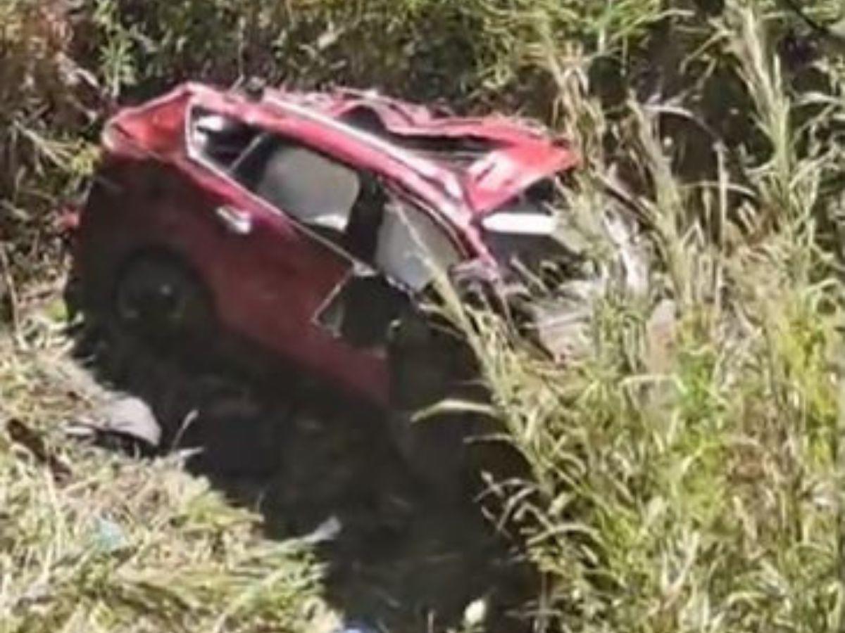 Conductor resulta herido tras caer en hondonada en Zambrano