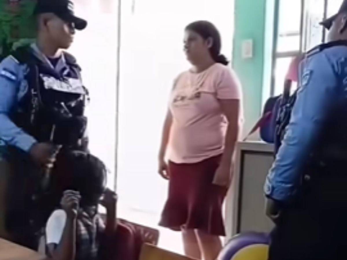 Llegó con un cuchillo y confrontó a la Policía: el caso de una madre en un kínder de la colonia Australia