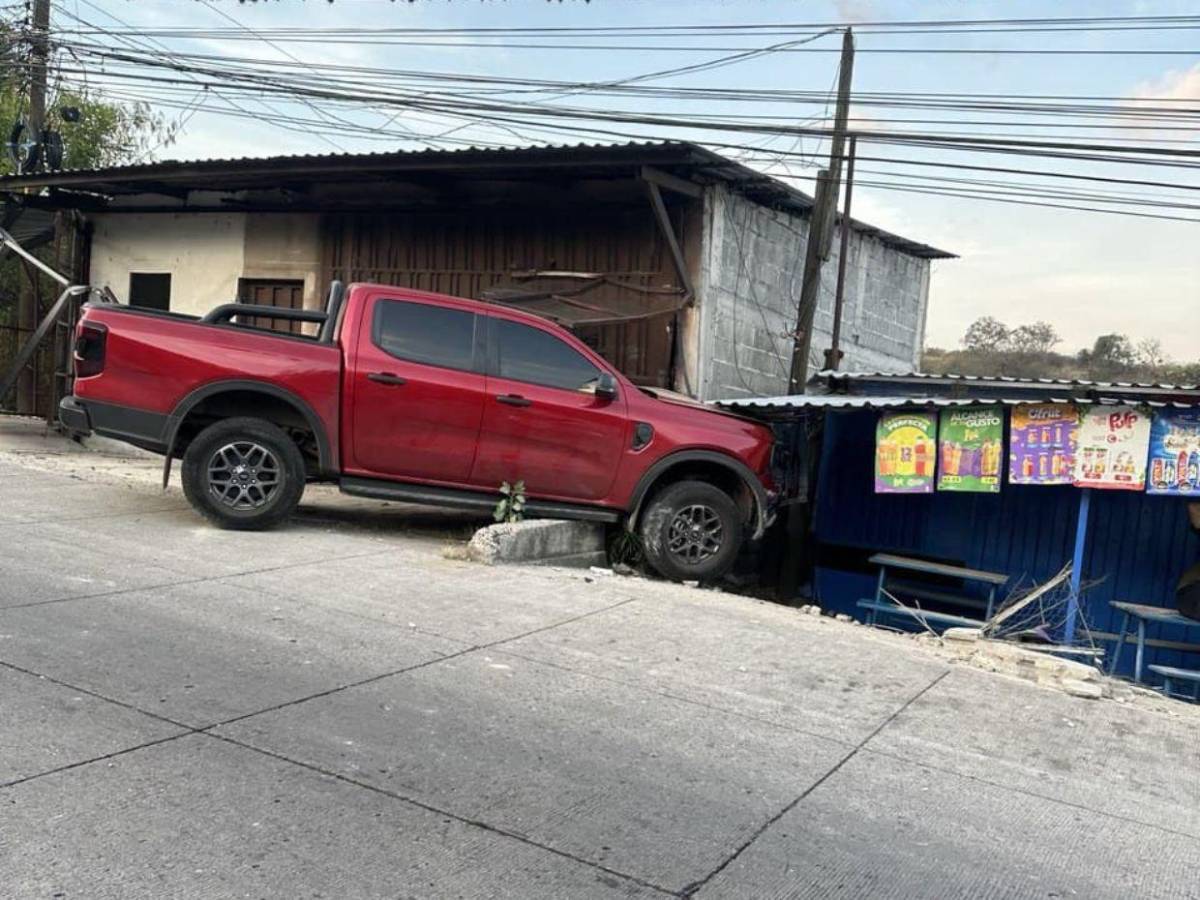 Saraí Espinal reaparece con collarín y moretones tras grave accidente vial