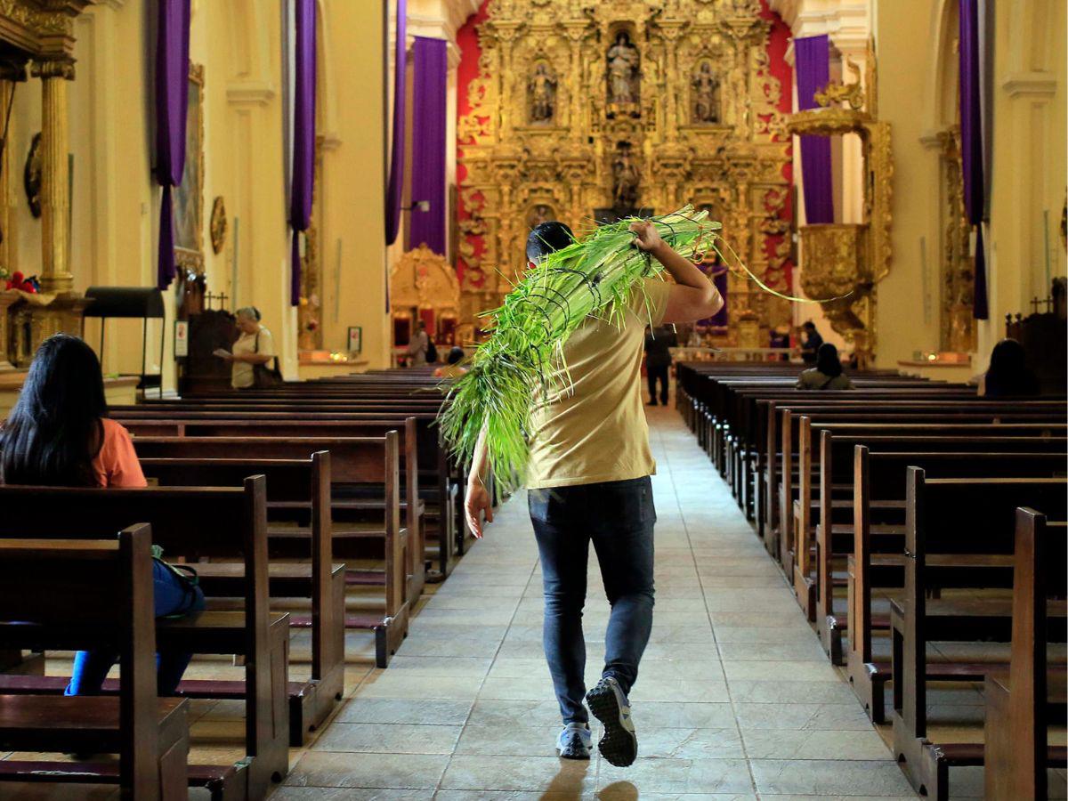 Con la tradicional venta de ramos: Así arranca la Semana Santa en Honduras