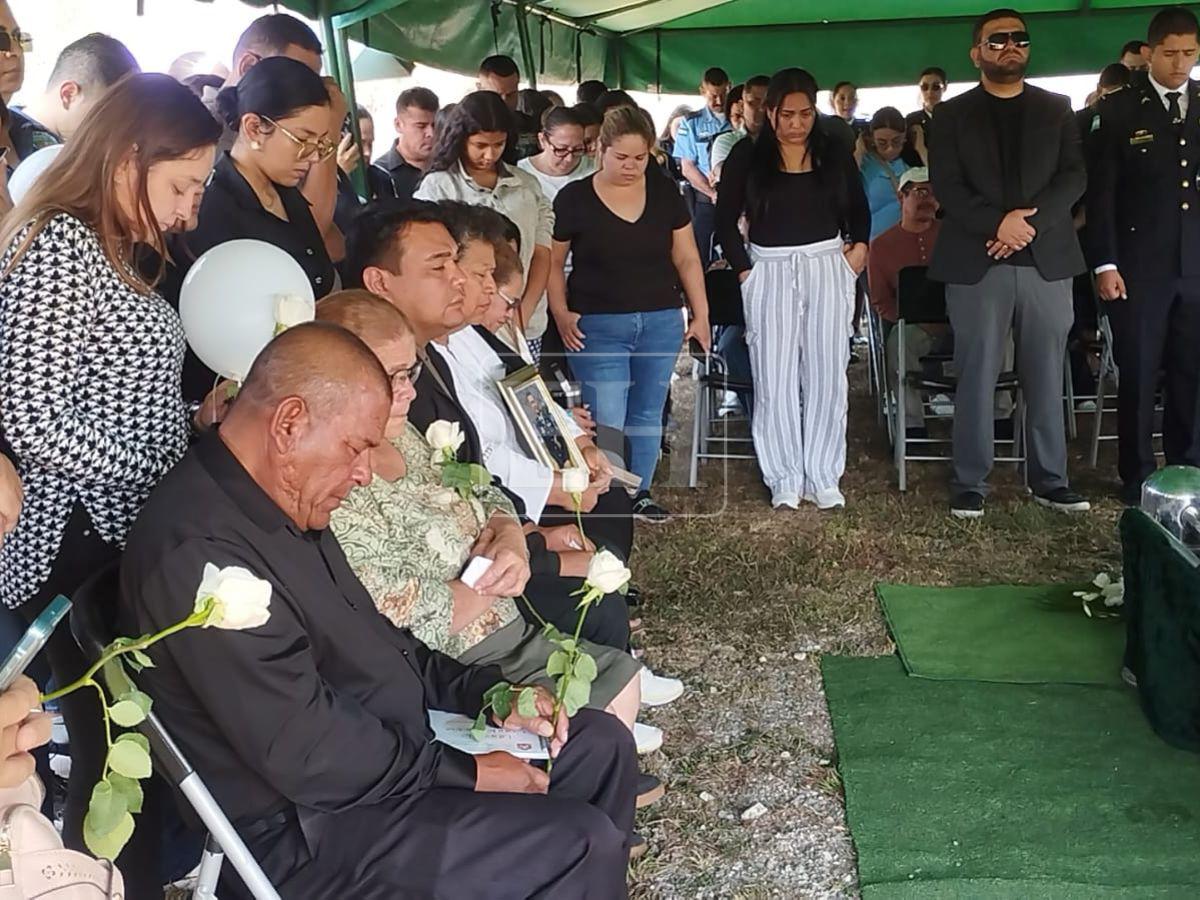 Despiden al comisario Lester Amador, uno de los cinco agentes asesinados en Corinto