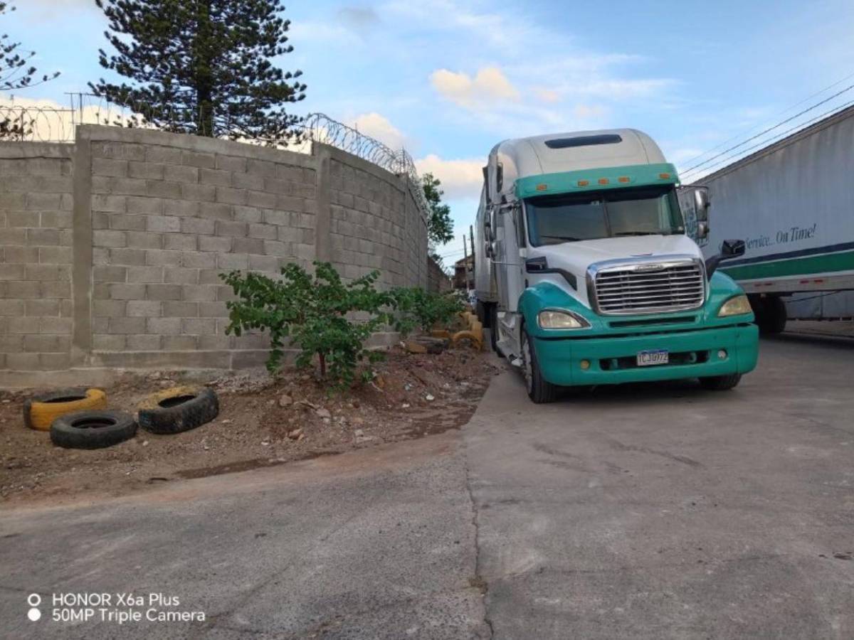 Recuperan basurero clandestino en la colonia Las Torres, en la capital