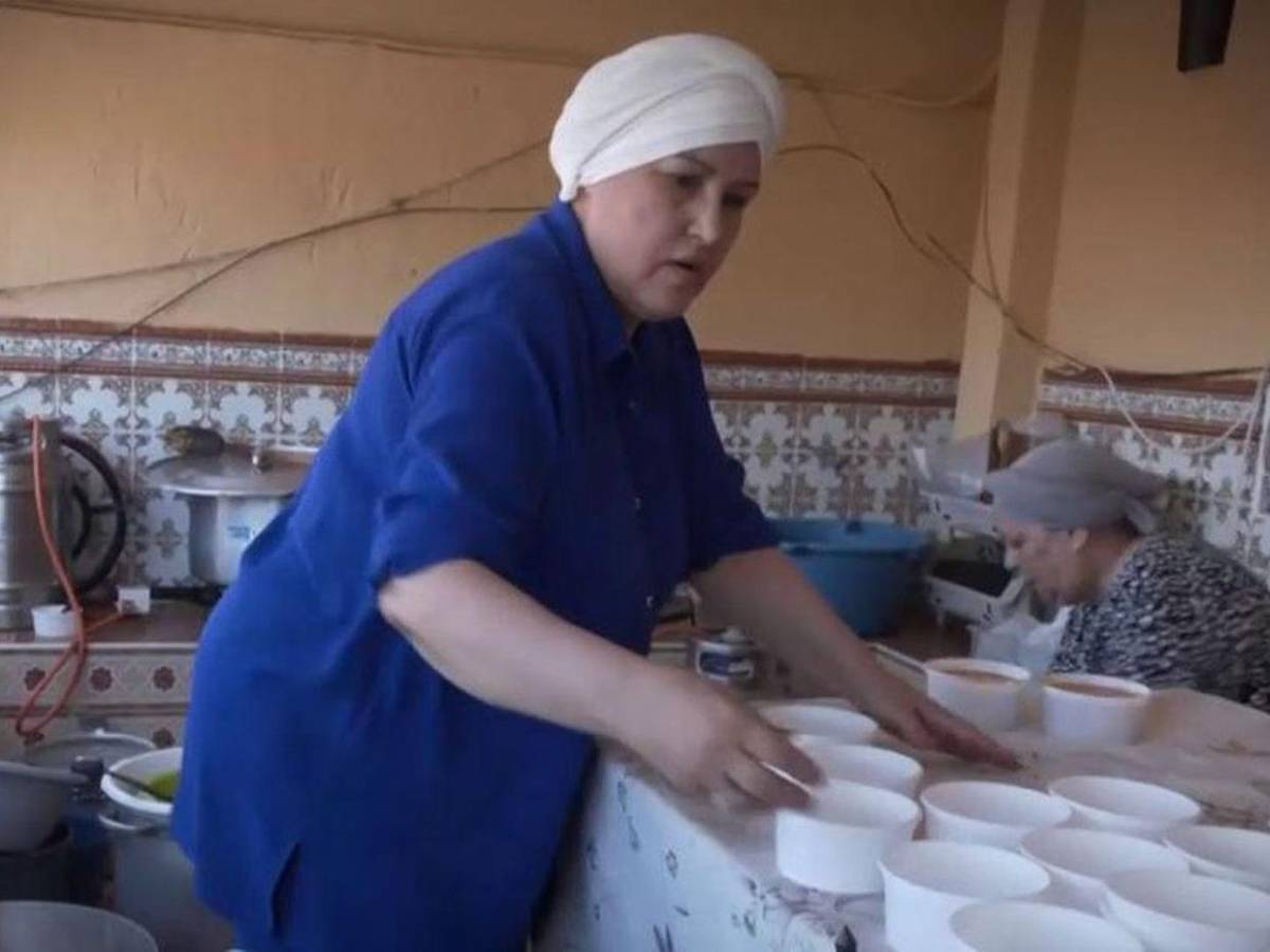 Estamos agotados: Sabah, la mujer que ofrece comidas en la crisis migratoria de Ceuta