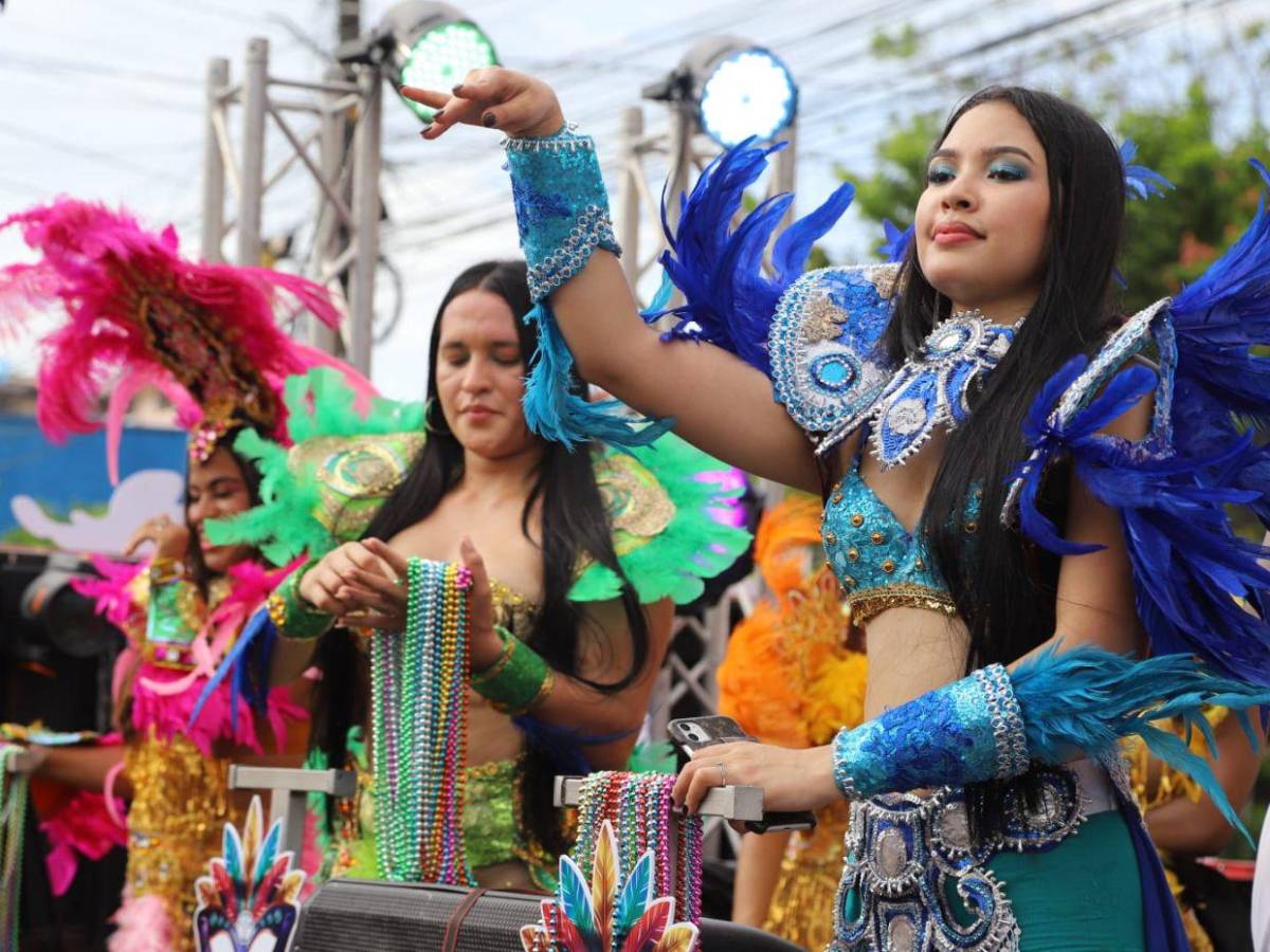 Color, alegría y belleza en el Carnaval Internacional de La Ceiba 2025