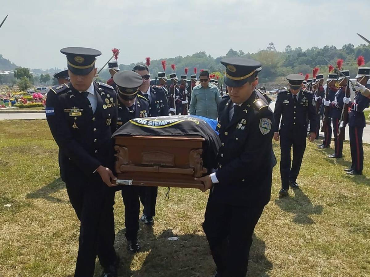 Le tendieron una trampa, pero se lo dejo a Dios: padre del comisario Lester Amador, víctima en Corinto