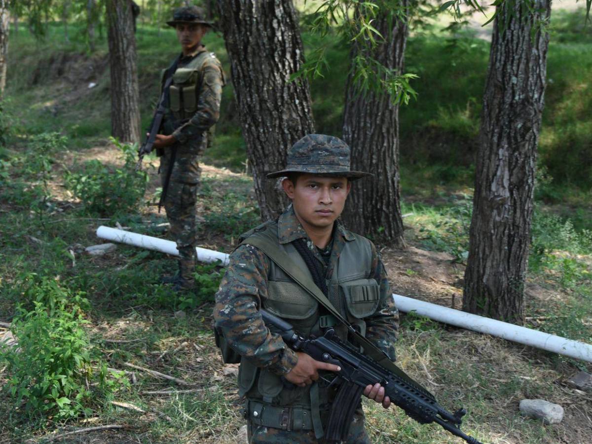 Comando armado de Honduras ingresó sin autorización a Guatemala en carros y atacó a su ejército