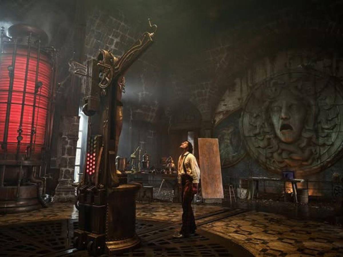 De Guatemala a Hollywood: Óscar Isaac se consagra como un voraz doctor Frankenstein