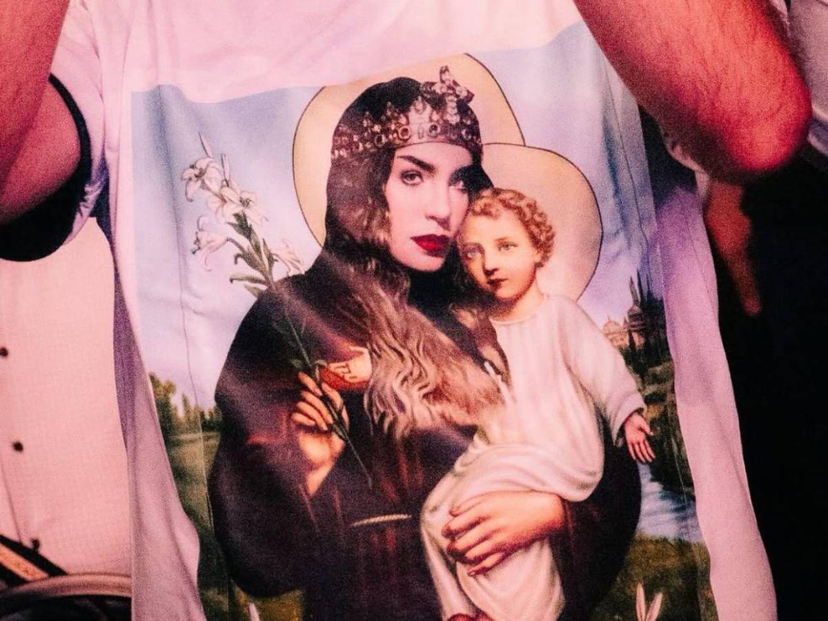 ¡Le llueven críticas! Lupillo Rivera cuenta detalles íntimos de su primer encuentro con Belinda