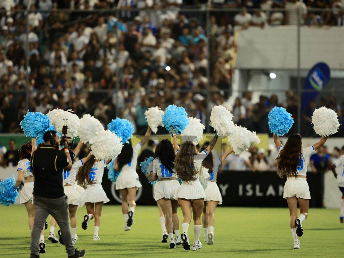 Hermosas y coordinadas:  así lucieron las pomponeras de la Selección de Tiktokers de Honduras