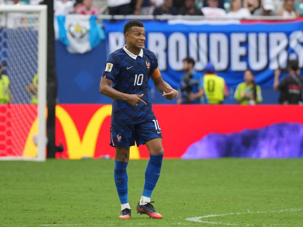 No se vio en TV: Didier Deschamps se quebró, alegría inglesa y... ¿desplante de Ester Expósito a Mbappé?