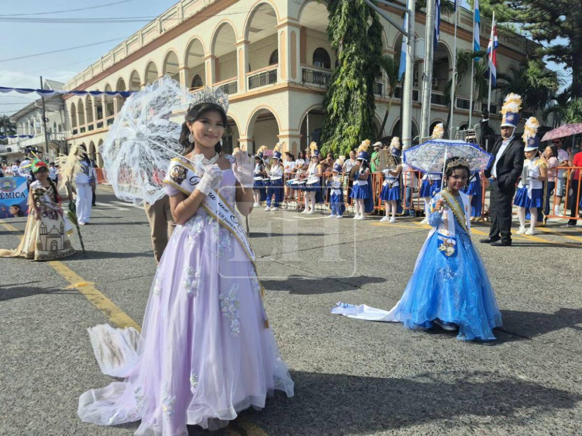 Unos 26 centros educativos participan en desfiles patrios de La Ceiba