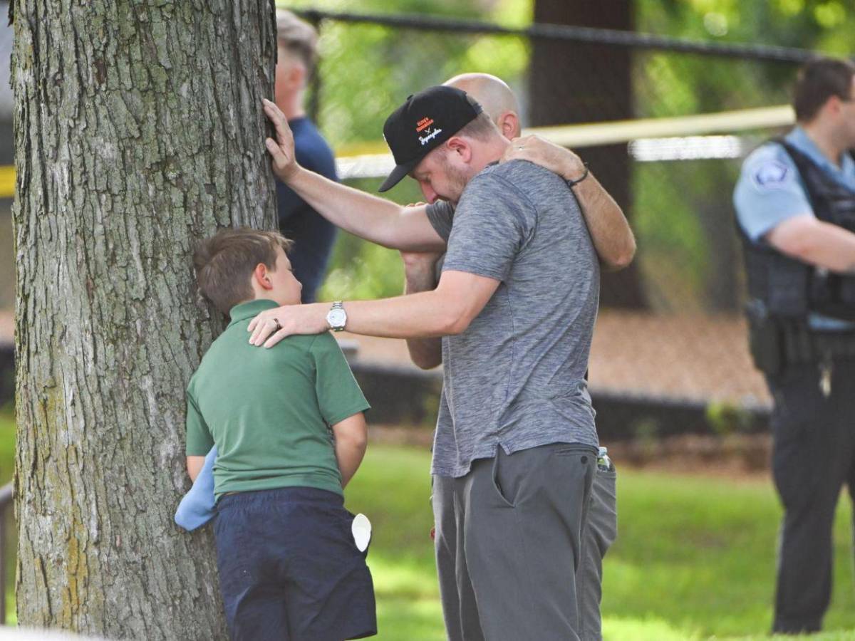 Dos niños muertos y 17 heridos: así fue el tiroteo en escuela católica de Minneapolis