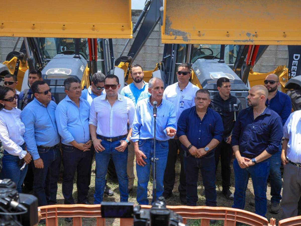 Arranca entrega de maquinaria a alcaldías: esto incluye el combo