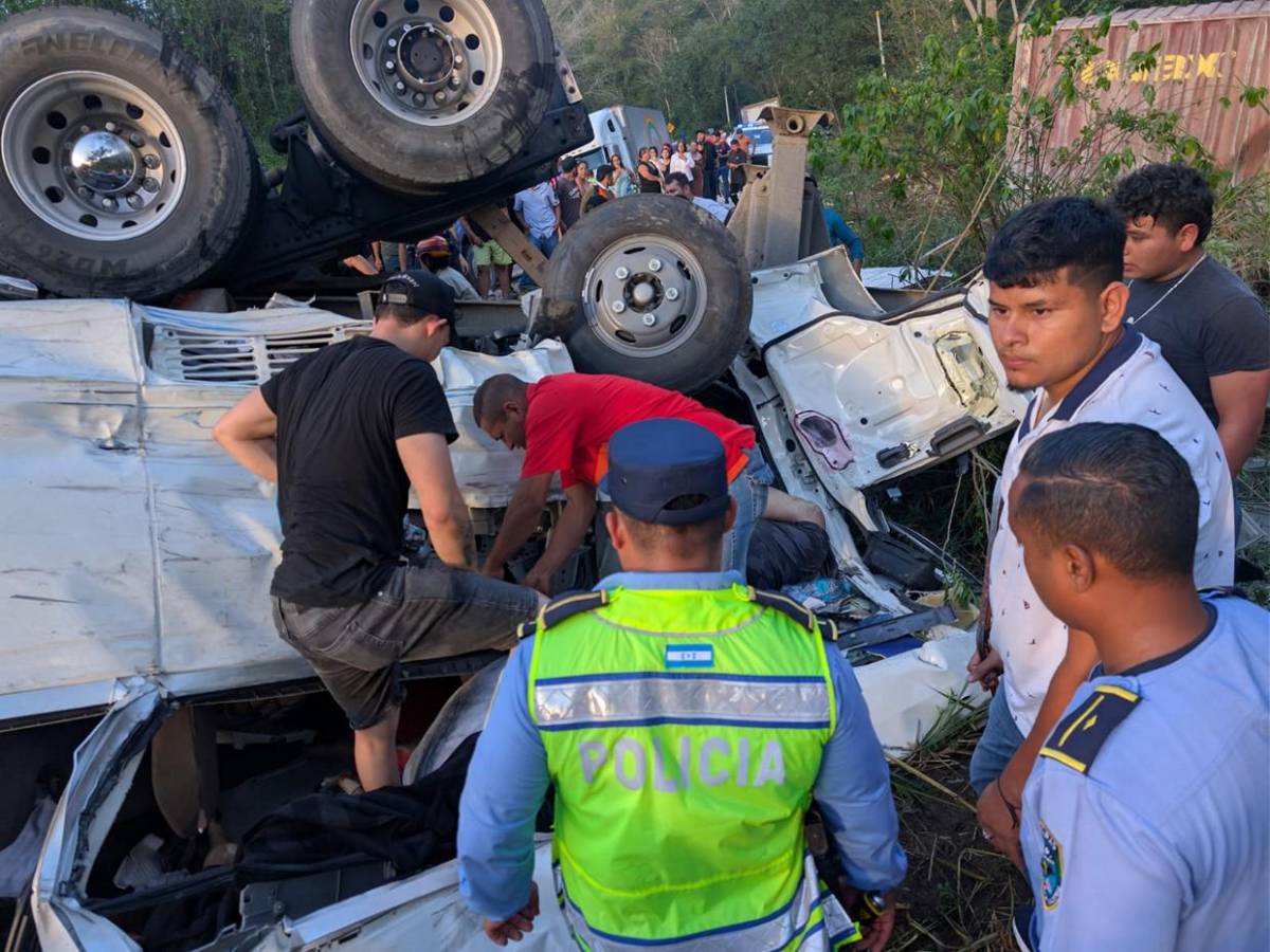 Hay al menos ocho muertos: dramático rescate de víctimas de accidente en Quimistán