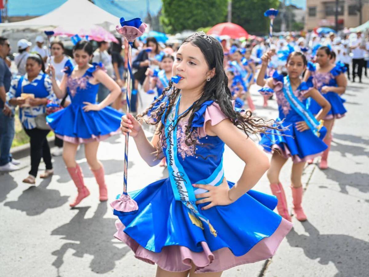 Las bellas palillonas y pomponeras que amenizaron los desfiles de educación básica 2025
