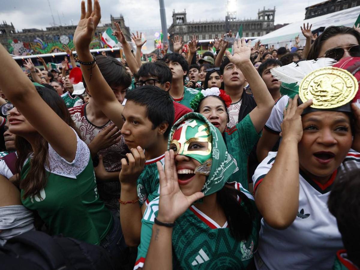 Suben a cuatro los muertos en festejo por triunfo de México: Fue una oleada de gente