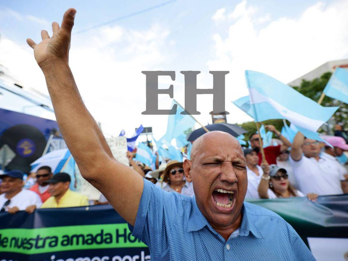 Multitud llena de fe: Las mejores imágenes de la caminata de las iglesias