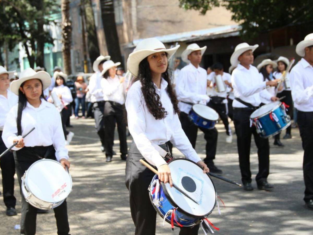 Los alumnos de Comayagüela celebraron la patria con entusiasmo y orgullo nacional