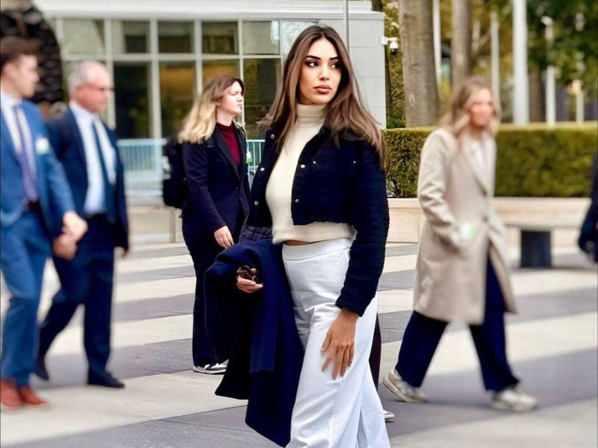 Miss Honduras parte rumbo a Tailandia para competir en Miss Universo 2025